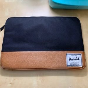 Herschel Supply Co 15” laptop sleeve black/tan